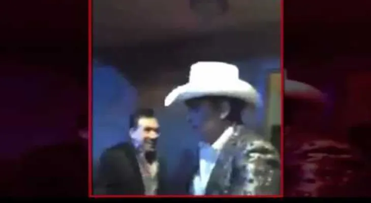 ¡Mira la grosería que le hizo José Manuel Figueroa a un fan!  (VIDEO)