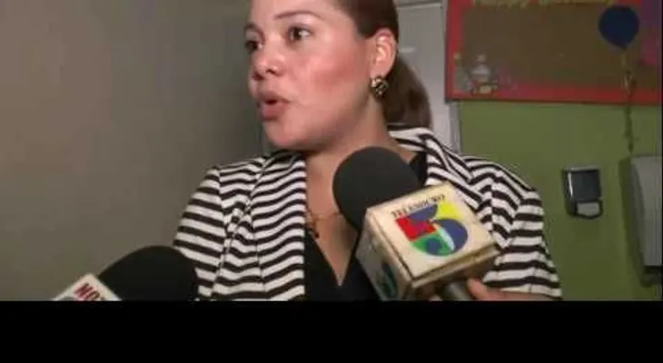 Enfermera amamanta bebé abandonado por su madre 