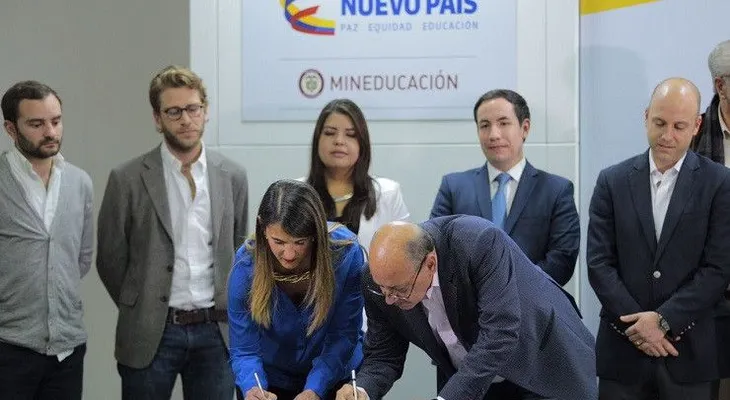 Tras 37 días, levantan el paro de maestros en Colombia