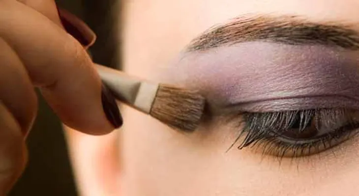 Aplica las sombras según tu forma de ojos