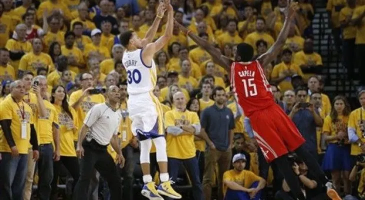 NBA multa a Curry por exagerar contacto en duelo con Rockets 