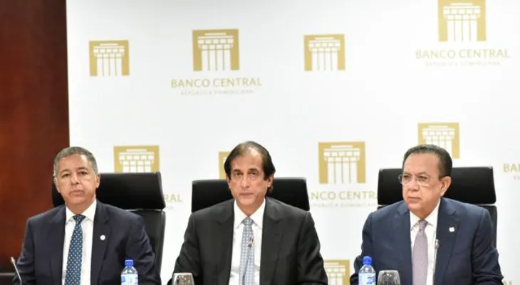 Gobierno plantea a bancos facilitar créditos para que personas de bajos ingresos adquieran viviendas