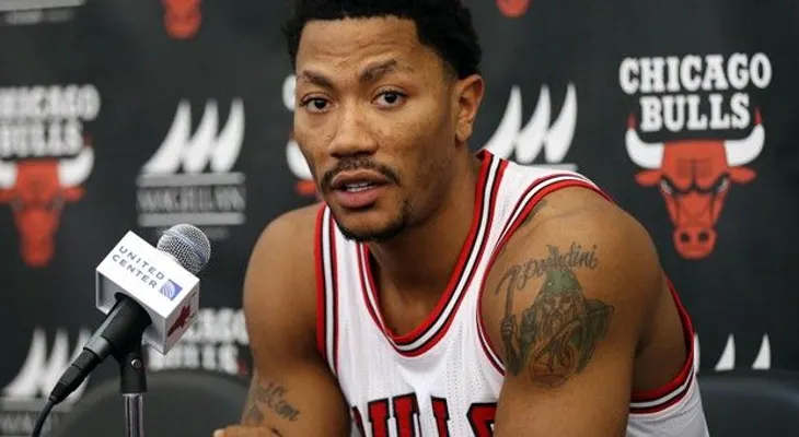 Derrick Rose no se decide si va a minicampamento