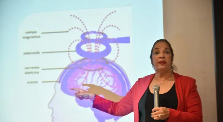 Conferencia sobre salud mental y neuromodulación en RD