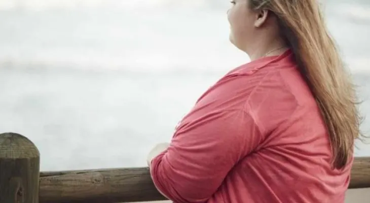 Vinculación entre ganancia de peso y bajos niveles hormonales en menores de edad