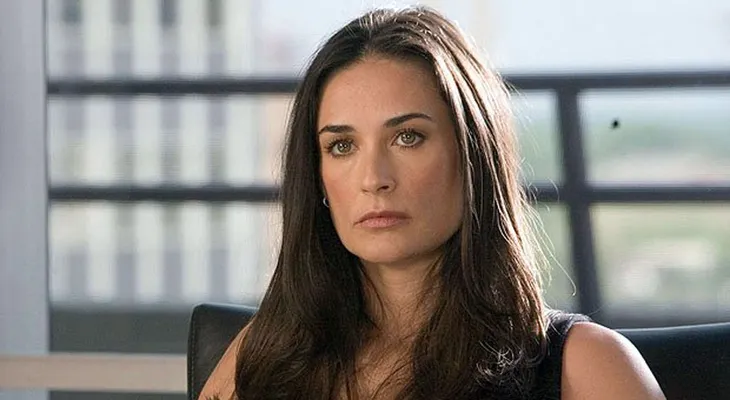 A los 54 años, Demi Moore se animó a mostrarse con poca ropa en su última película