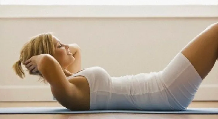 5 errores comunes que se cometen al hacer abdominales
