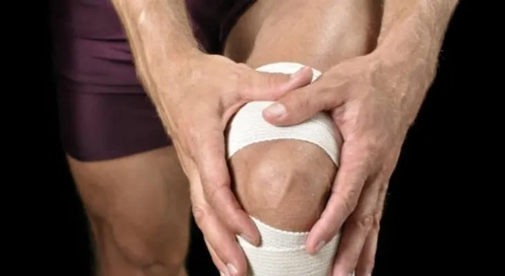 Algunos movimientos pueden ocasionar desgaste de la rodilla y la rótula