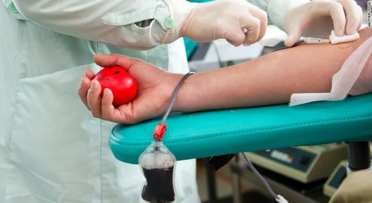 La FDA levanta medida que prohibía que hombres homosexuales donaran sangre