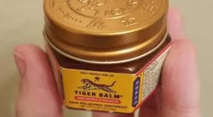 Este ungüento se usa para un montón de cosas...dolores, plagas, picaduras de mosquito...chequea 