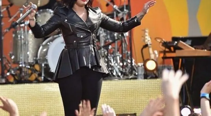 Cantante Demi Lovato abandona las redes sociales por las crícas