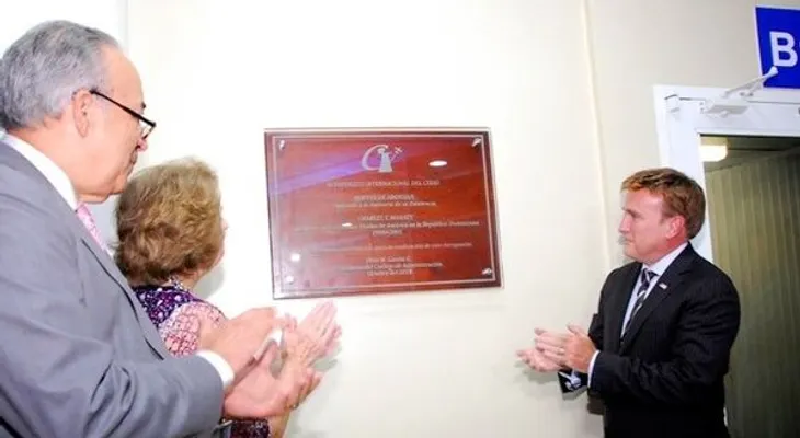 AIC inaugura puente abordaje Charles Manatt