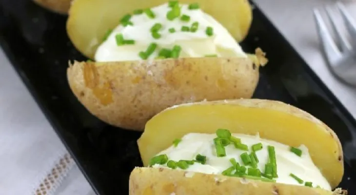 Excelente receta de papas asadas al horno; ingredientes para cuatro personas