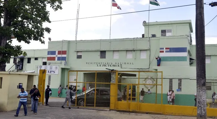 No contestar llamadas de Este Número.809-477-1828...Es de una cárcel 