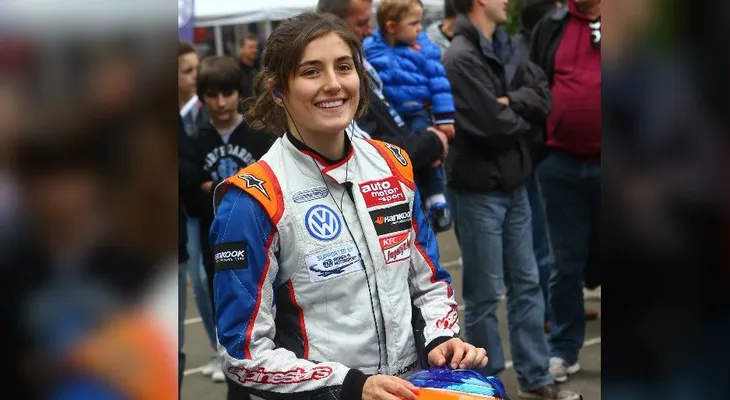 La colombiana Tatiana Calderón llega a la Fórmula 1 como piloto de pruebas