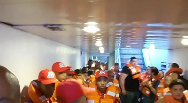 Madres de adolescentes viajaban en ferry incendiado denuncian negligencia