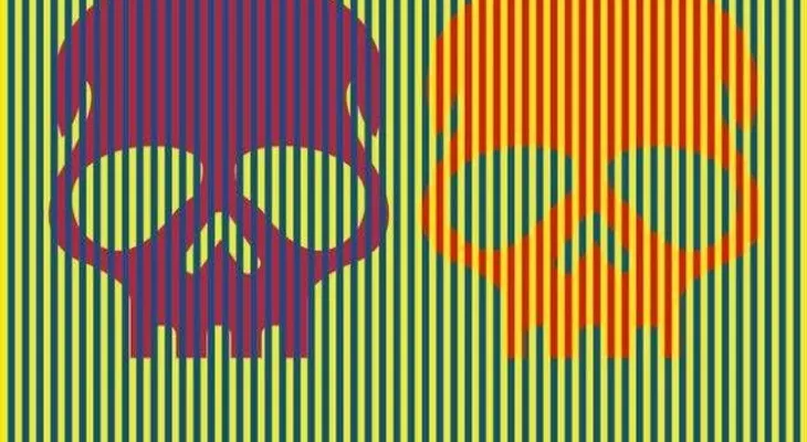 Una ilusión óptica que volará tu cabeza. Ambas calaveras son del mismo color