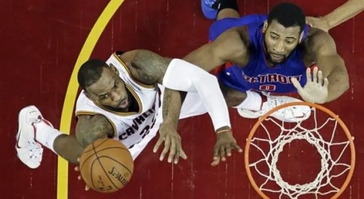 Triple-doble de LeBron en victoria de los Cavs ante Pistons 
