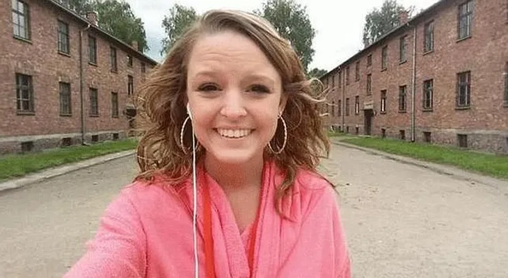 Se hace un «selfie» en Auschwitz e indigna a los usuarios de Twitter 