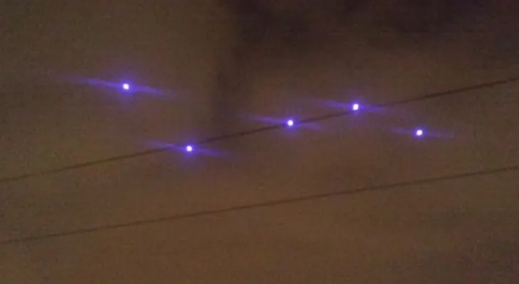La verdad sobre las extrañas luces azules que iluminaron el cielo de Bogotá este jueves