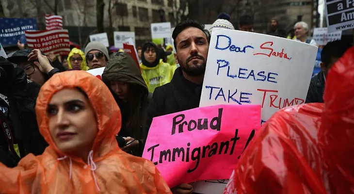 El plan de inmigración de Trump podría costarle miles de millones de dólares a EE.UU.