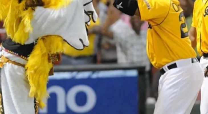 Leones caen ante Toros, pero mantienen primer lugar, por derrota de las Aguilas frente al Licey