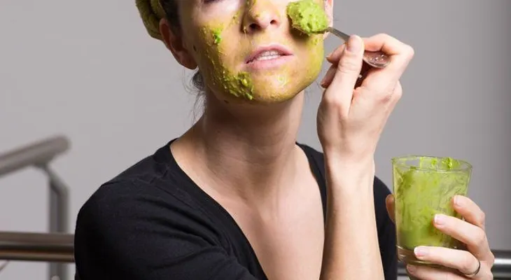 Mascarilla de aguacate y linaza para proteger una piel sensible