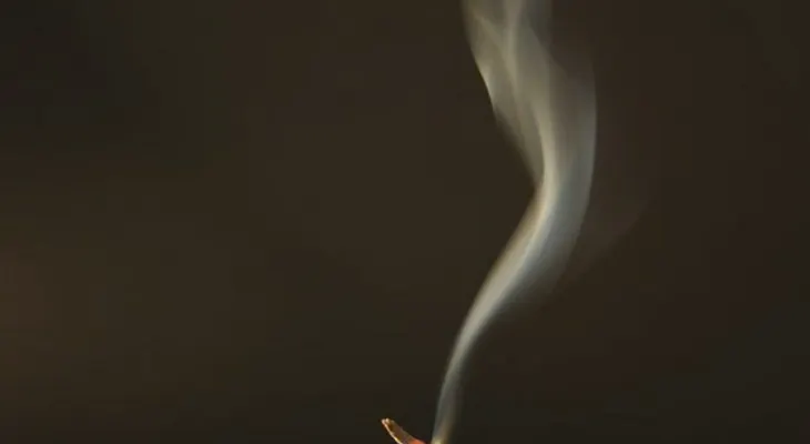 El humo de incienso es más dañino que el del tabaco