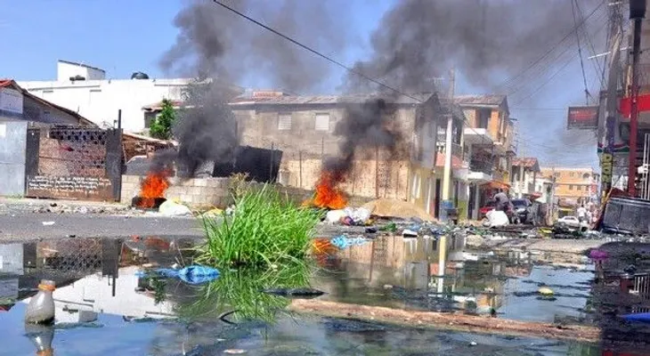 Desborde  de cloaca afecta a Pueblo Nuevo