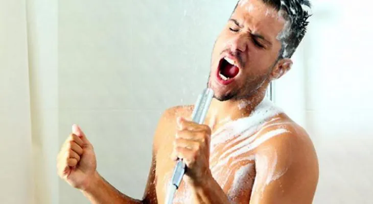 Cantar en la ducha disminuye los niveles del estrés y mejora tu estado de ánimo 