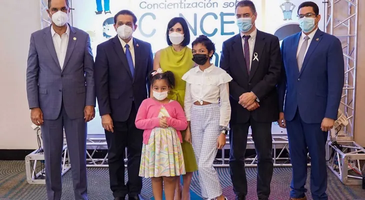 Primera dama anuncia construcción de una Unidad Oncopedriátrica en el Incart