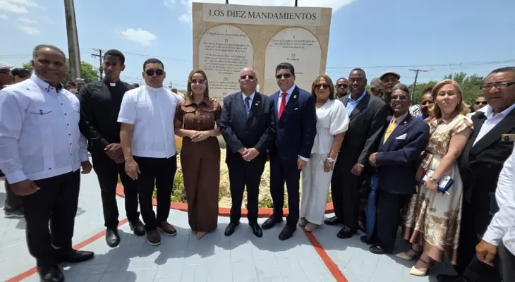Digecac inaugura Monumento a los Diez Mandamientos en la Carretera Mella