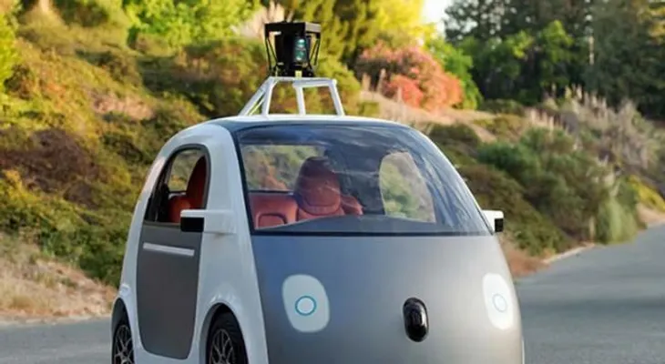 Google presentó un automóvil que se maneja solo