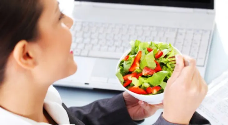 4 consejos para comer en el trabajo sin romper la dieta 