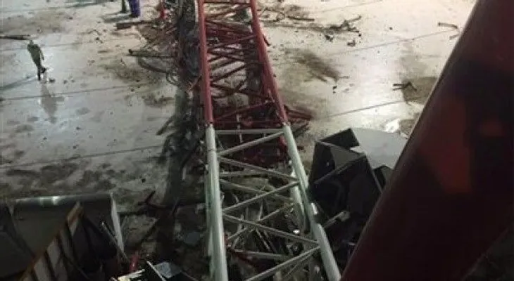 Suman 107 lmuertos al caer grúa en La Meca