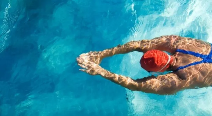 ¿Cómo evitar las lesiones más comunes de la natación?
