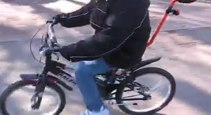 Un hombre cruza Los Andes en bicicleta con su hijo que padece de autismo