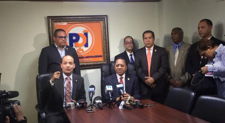 Ramfis dice doble nacionalidad no le impide postularse; pero el artículo 20 es claro, no puede hacerlo 