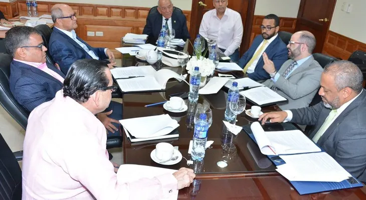 Senadores invitarán al ministro de Hacienda a discutir Proyecto de Declaración Patrimonial y Revalorización