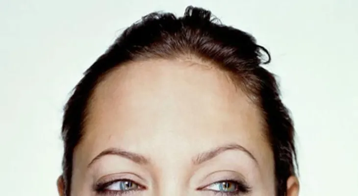 La sangrienta foto de Angelina Jolie que se ofrece por 60.000 dólares