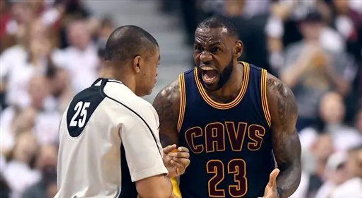 LeBron James asombra con su nivel en los playoffs 