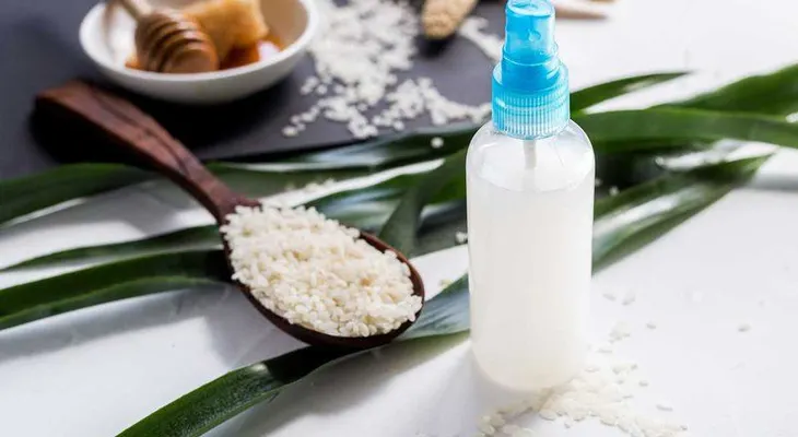 Lo que no te habían dicho del agua de arroz para tu piel 
