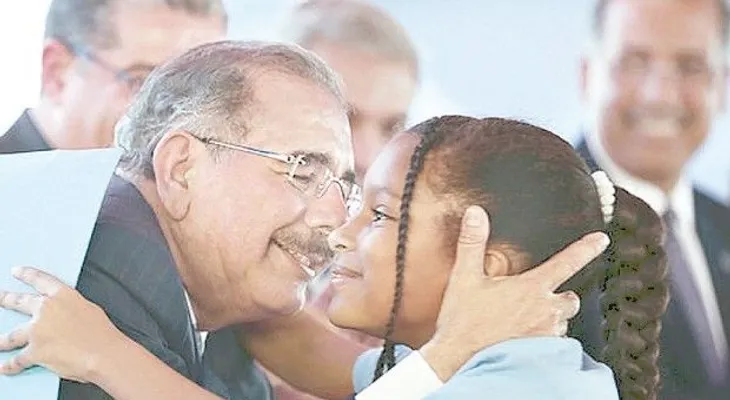 Danilo completa 10 mil aulas prometidas de 2014