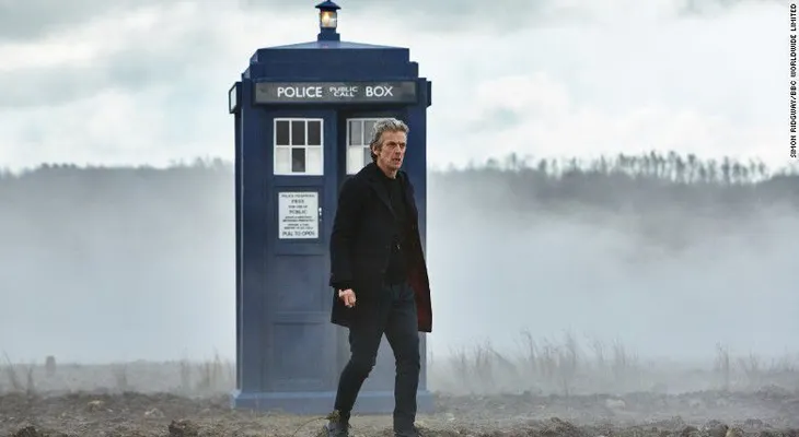 Estrellas de Doctor Who sorprenden a joven fan enfermo