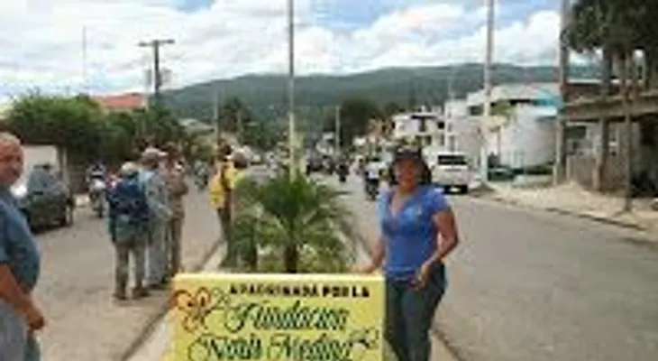 Fundación "Noris Medina" apadrina isleta en la avenida Luperón en Barahona