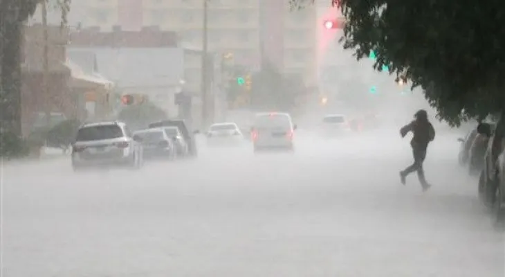 Fuerte lluvia ocasiona inundaciones en oeste de Texas