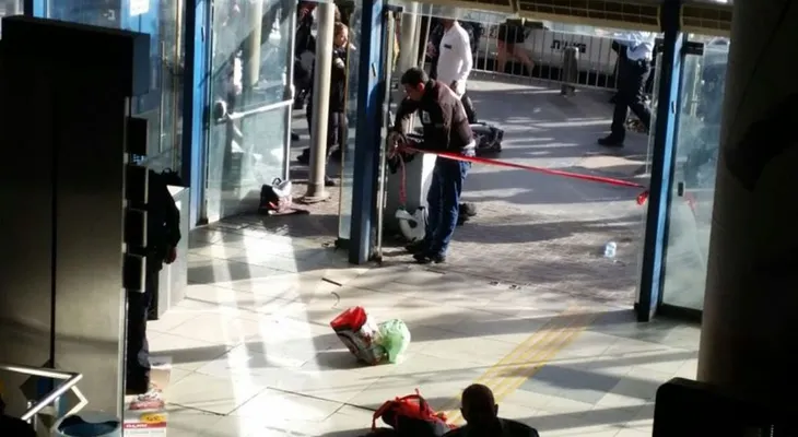 Un terrorista palestino acuchilló a un guardia de seguridad en la estación de autobuses de Jerusalén