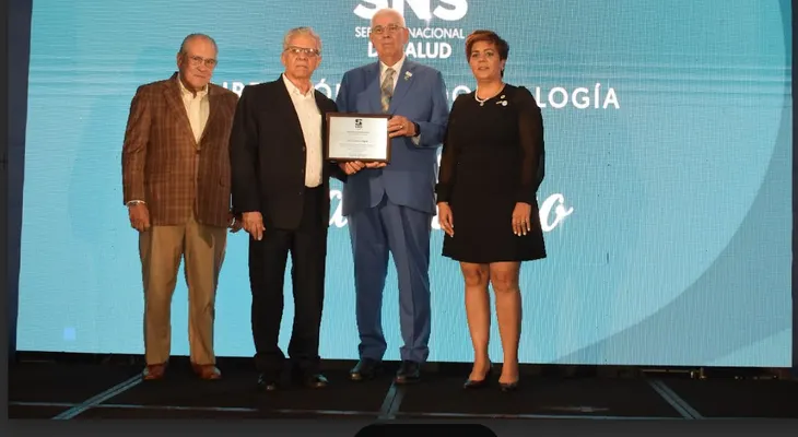 SNS reconoce labor de odontólogos en su día
