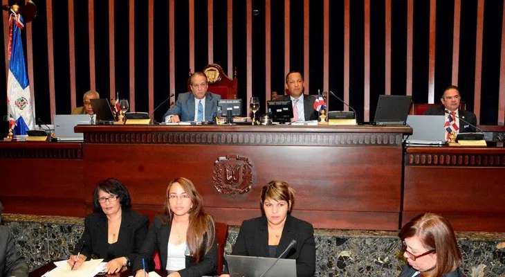 Comisión Bicameral estudiará ley pone tope a exoneraciones vehículos de legisladores