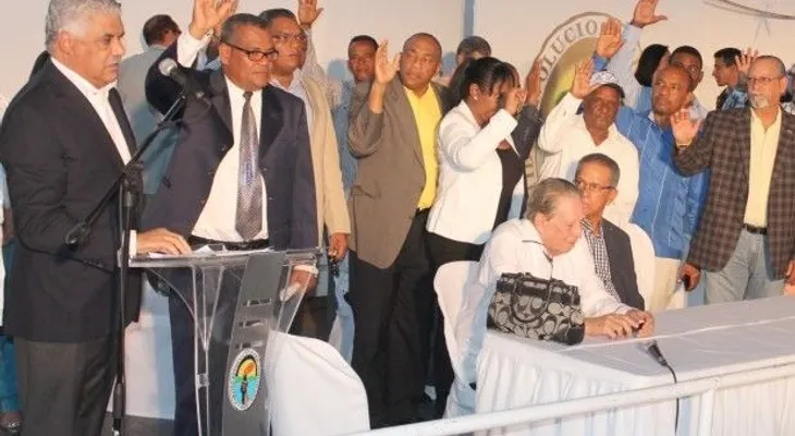 Regresan al PRD, 27 dirigentes del PRM